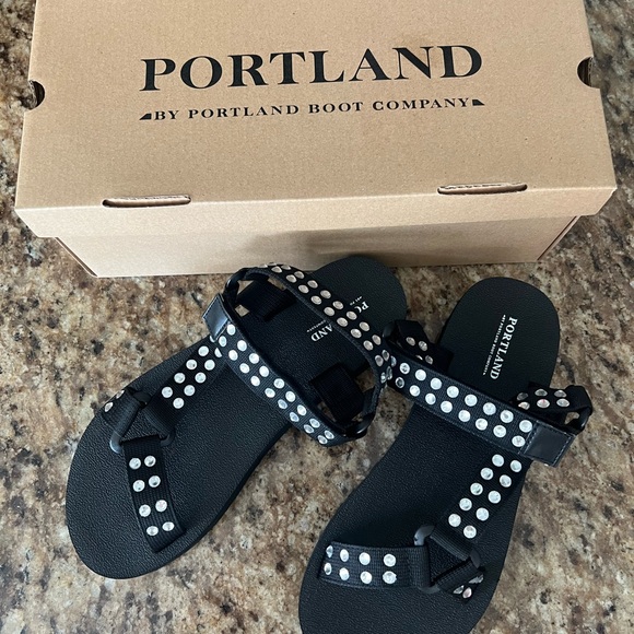 🖤Portland Summer shinny sandals 🖤 - Picture 2 of 6